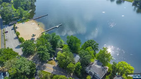 77 E Lake Dr, Wayne, NJ 07470 photo 40