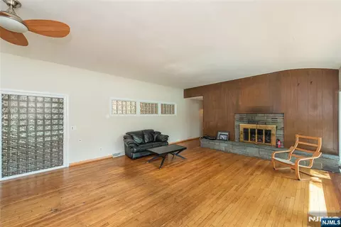 77 E Lake Dr, Wayne, NJ 07470 photo 16