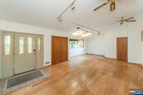 77 E Lake Dr, Wayne, NJ 07470 photo 9