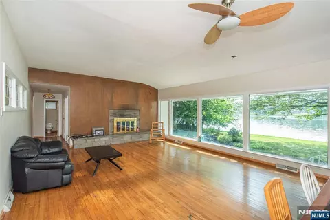 77 E Lake Dr, Wayne, NJ 07470 photo 12