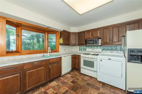 77 E Lake Dr, Wayne, NJ 07470 photo 24