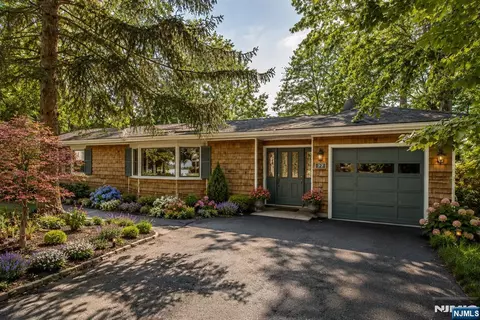 77 E Lake Dr, Wayne, NJ 07470 photo 6