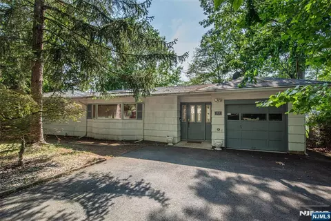 77 E Lake Dr, Wayne, NJ 07470 photo 5