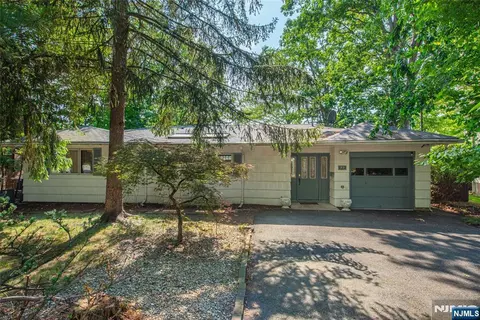 77 E Lake Dr, Wayne, NJ 07470 photo 3
