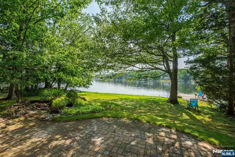 77 E Lake Dr, Wayne, NJ 07470 photo 27