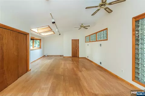 77 E Lake Dr, Wayne, NJ 07470 photo 8