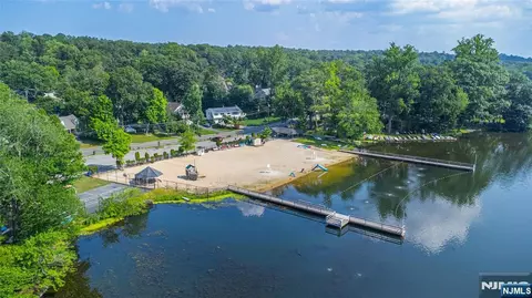 77 E Lake Dr, Wayne, NJ 07470 photo 36