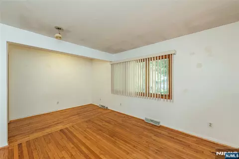 77 E Lake Dr, Wayne, NJ 07470 photo 19