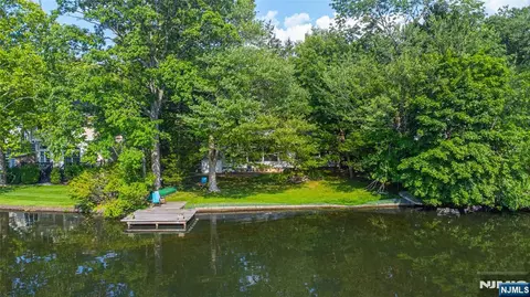 77 E Lake Dr, Wayne, NJ 07470 photo 32