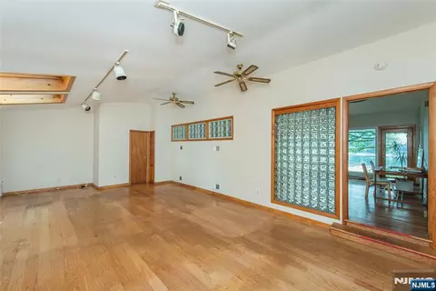 77 E Lake Dr, Wayne, NJ 07470 photo 7