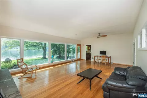 77 E Lake Dr, Wayne, NJ 07470 photo 14