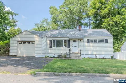 25 Lakeview Dr, Emerson, NJ 07630