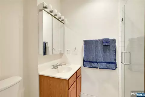 Bath - 189 Forest Ave #211, Paramus, NJ 07652 photo 1 of 2