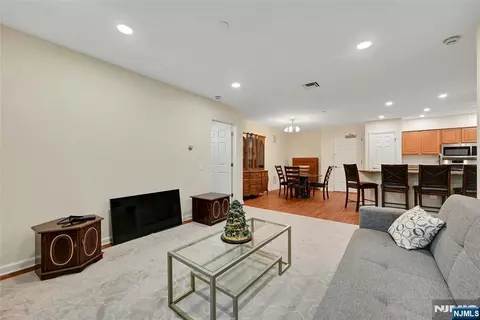 Living - 189 Forest Ave #211, Paramus, NJ 07652 photo 2 of 2
