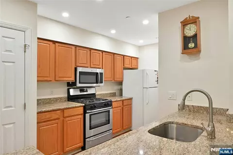 Kitchen - 189 Forest Ave #211, Paramus, NJ 07652 photo 1 of 3