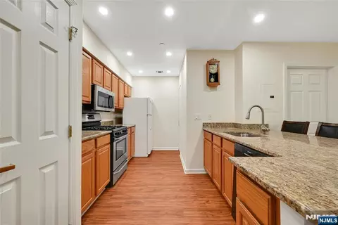 Kitchen - 189 Forest Ave #211, Paramus, NJ 07652 photo 3 of 3
