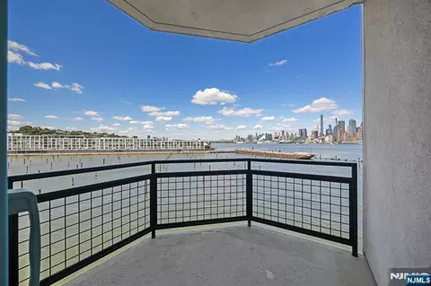 600 Harbor Blvd #955, Weehawken, NJ 07086