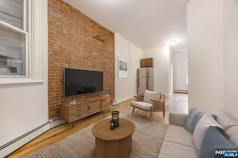 147 New York Ave #2L, Jersey City, NJ 07307