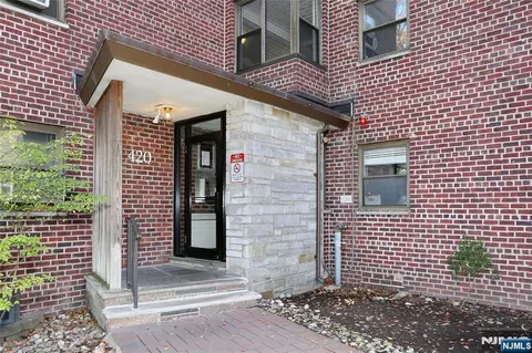 420 Park Pl #1H, Fort Lee, NJ 07024