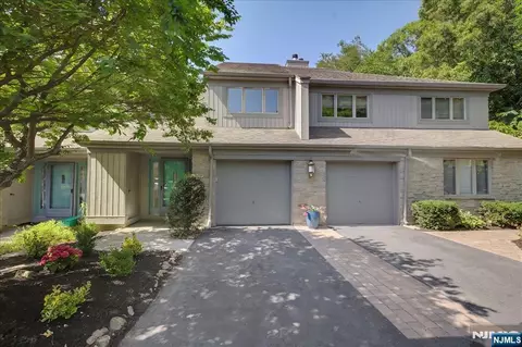 599 Apache Ct, Mahwah, NJ 07430
