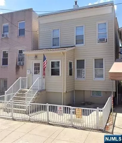 39 Leonard St, Jersey City, NJ 07307