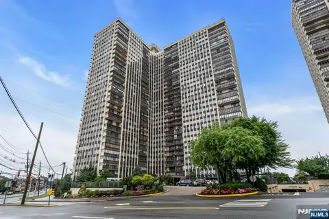 300 Winston Dr #2523, Cliffside Park, NJ 07010