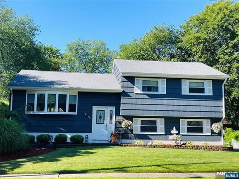 685 Lafayette Ave, Westwood, NJ 07675