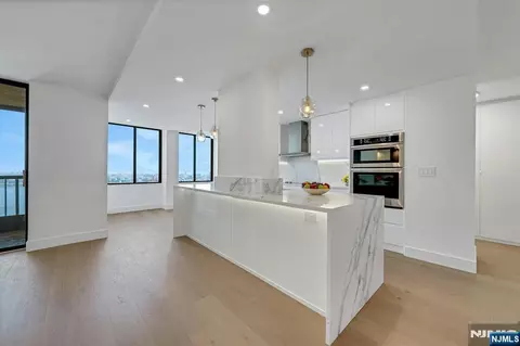 200 Winston #1912, Cliffside Park, NJ 07010