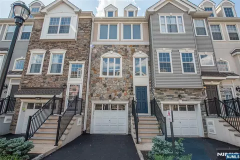 46 Devonshire Dr, Clifton, NJ 07013