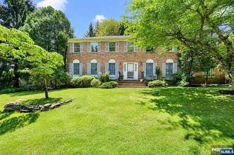 95 Turret St, Park Ridge, NJ 07656