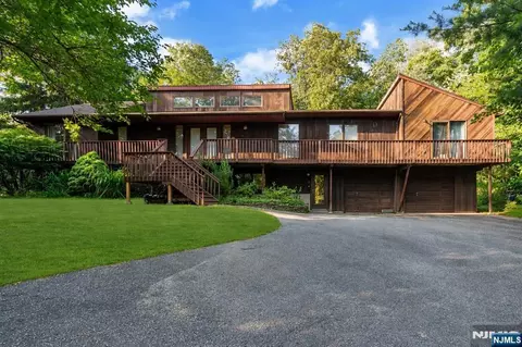 3 Bluefield Ct, Hillsdale, NJ 07642