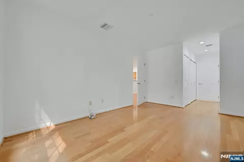 189 Forest #213, Paramus, NJ 07652 photo 11