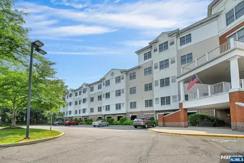 189 Forest #213, Paramus, NJ 07652 photo 22