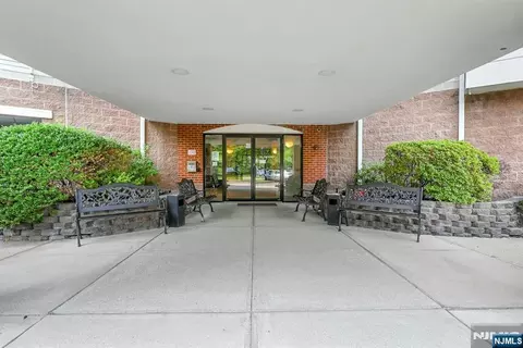 Exterior - 189 Forest, Paramus, NJ 07652 photo 1 of 4
