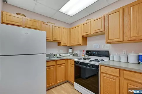 Kitchen - 189 Forest, Paramus, NJ 07652 photo 3 of 3
