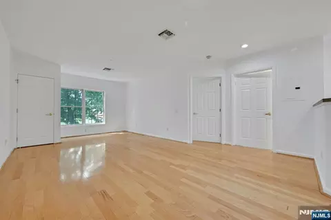 Living - 189 Forest, Paramus, NJ 07652 photo 4 of 7