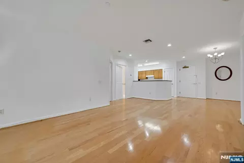 189 Forest #213, Paramus, NJ 07652 photo 9