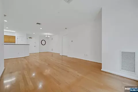 189 Forest #213, Paramus, NJ 07652 photo 10