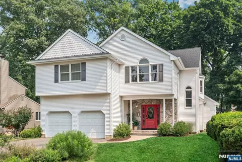 135 Bellair Rd, Ridgewood, NJ 07450