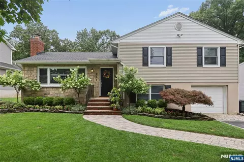 231 Canterbury Dr, Ramsey, NJ 07446