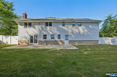 Exterior - 270 Midwood Rd, Paramus, NJ 07652 photo 2 of 3