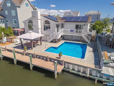 1955 Pinta Ct, Toms River, NJ 08753