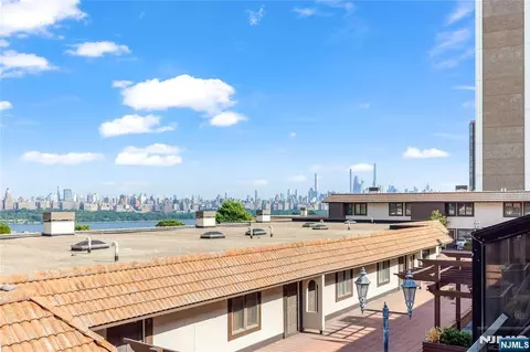 300 Gorge Rd #8, Cliffside Park, NJ 07010