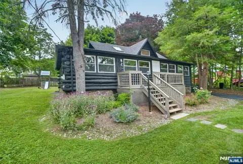 53 Lakeview Dr, West Milford, NJ 07480