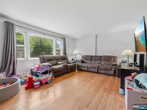 33 Prospect St, Paramus, NJ 07652 photo 5