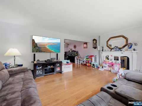 33 Prospect St, Paramus, NJ 07652 photo 7