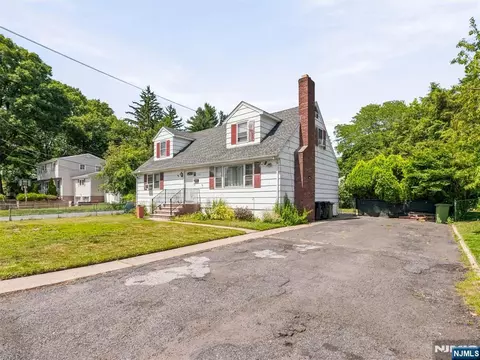 33 Prospect St, Paramus, NJ 07652 photo 2