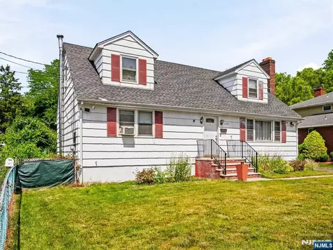33 Prospect St, Paramus, NJ 07652 photo 3