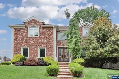 39 Burton Ave, Hasbrouck Heights, NJ 07604