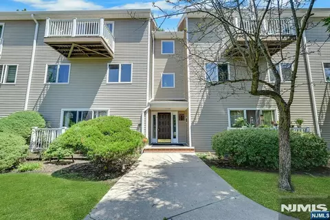 15 Presidential Dr #15, Englewood, NJ 07631